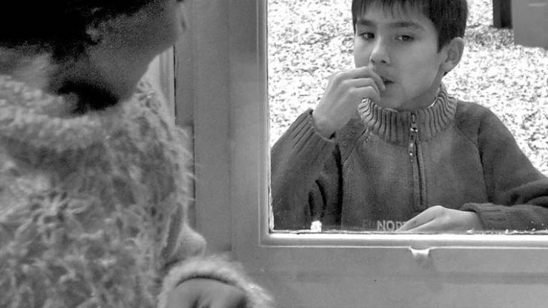 Deklica brez vžigalic