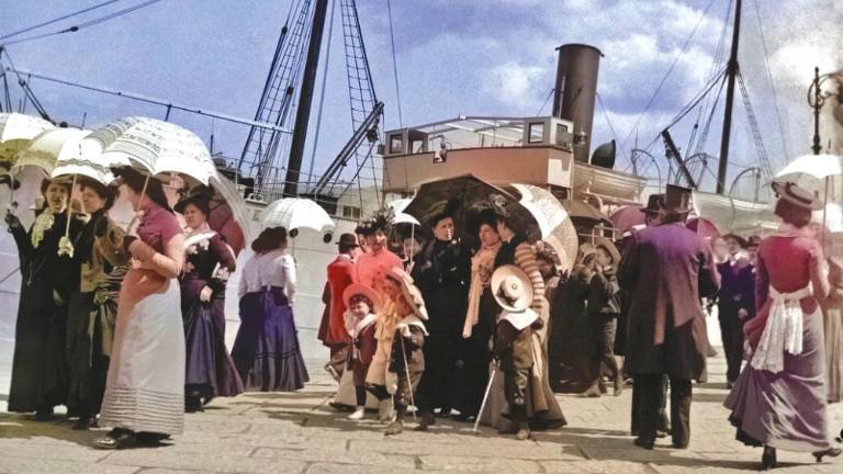 Tržačanke skozi oči nekdanjega neznanega fotografa