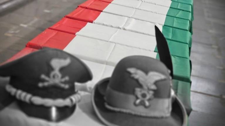 Slovenija Italiji vrnila posmrtne ostanke vojakov