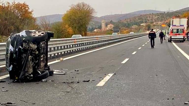 Družina vpletena v nesrečo na avtocestnem priključku pri Devinu