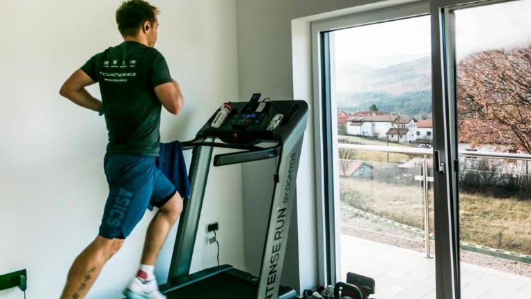 Sto kilometrov doma na tekalni stezi