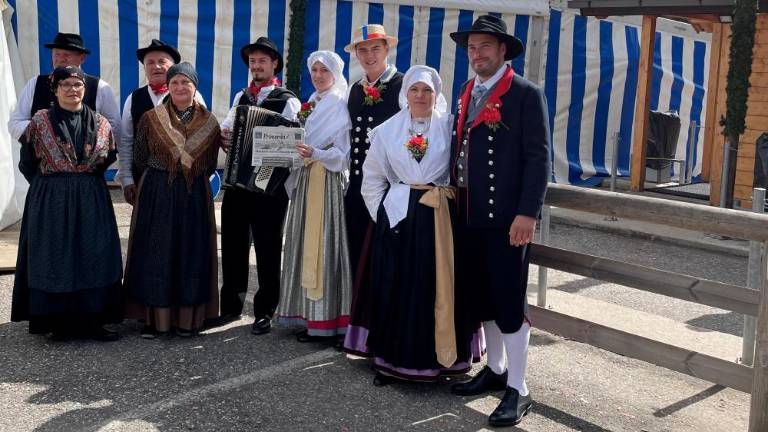 Canazei september 2025, kraške in beneške narodne noše na velikem prazniku konec poletja ob priliki 50 letnice ladinskega kulturnega društva. <i>(Nika Puric)</i>