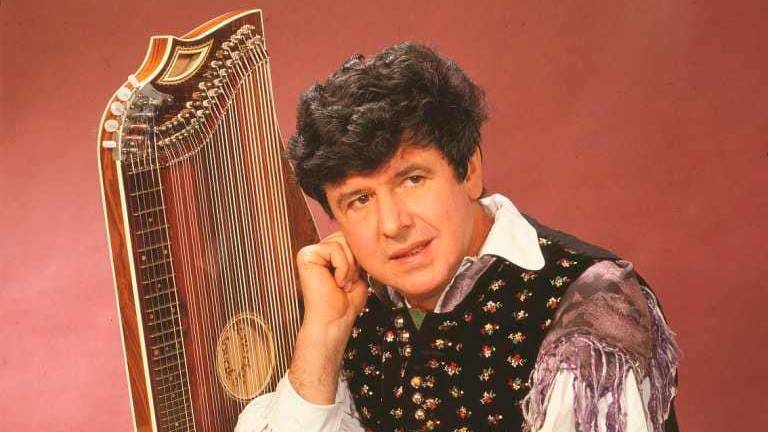 Umrl citrar Miha Dovžan