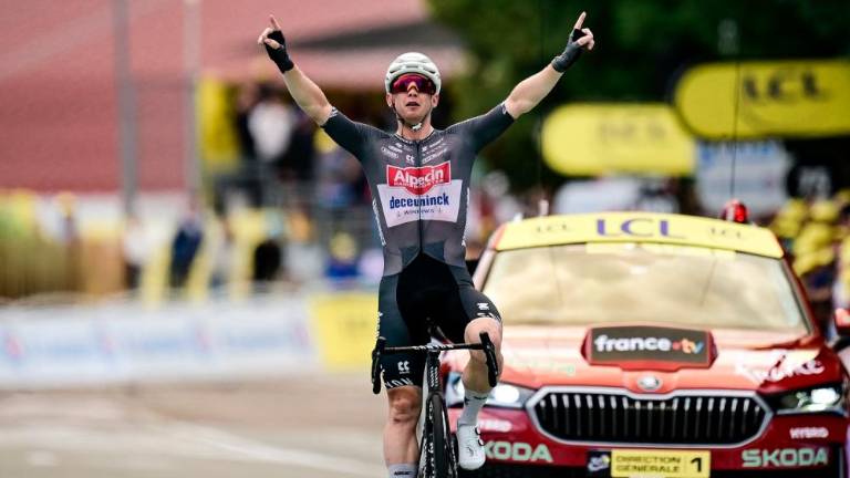 Groves do zmage kariere, Pogačar zanesljivo branil vodstvo