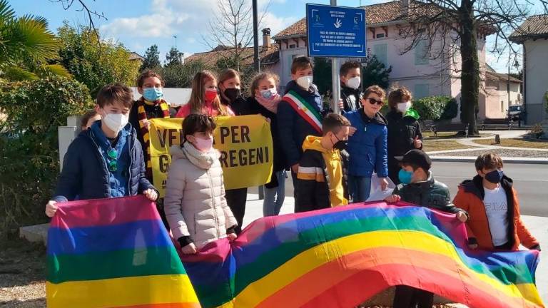 V Villi Vicentini Trg jezikovnih pravic s štirijezično tablo