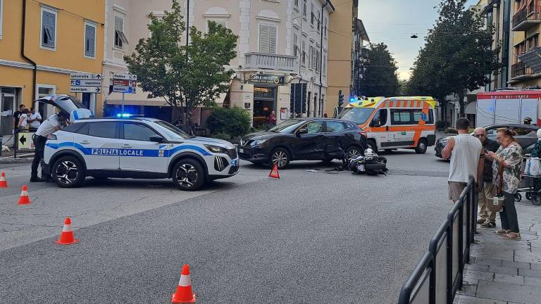 V trčenju poškodovan motorist