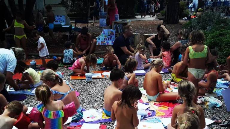 Pravljice vabijo na plažo