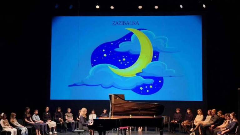 Praznik črno-belih tipk z liričnostjo in poetičnostjo