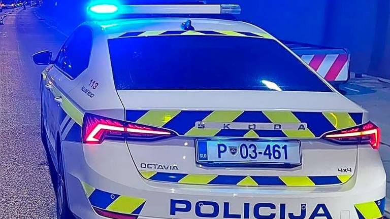 Huje poškodovan voznik pri Ilirski Bistrici