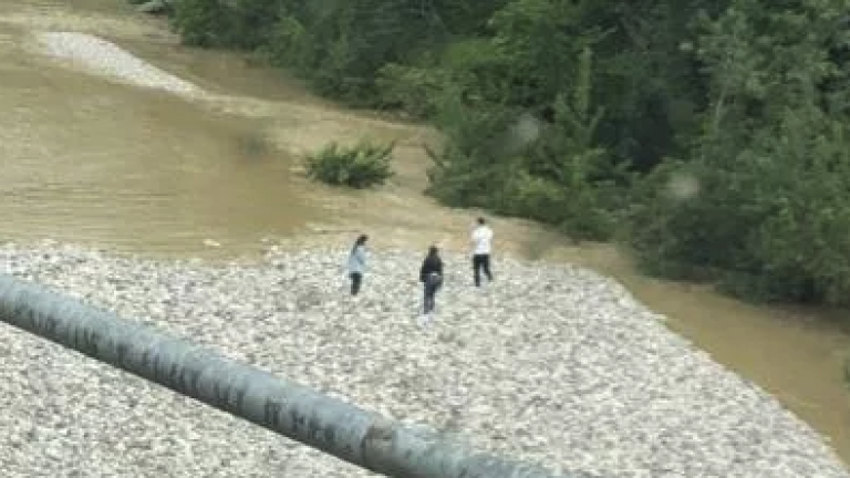 O tragediji v Nadiži bo spregovorilo okoli 50 prič