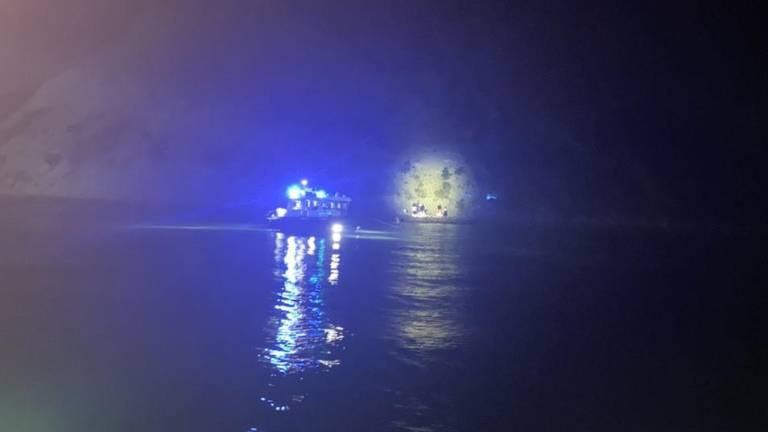 S klifa padel na plažo pet metrov nižje