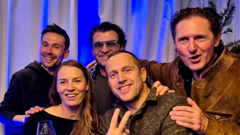 Smučarske legende na odprtju HIše Slovenije