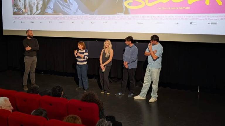 Ko se med tremi prijatelji znajde privlačna Švedinja ...