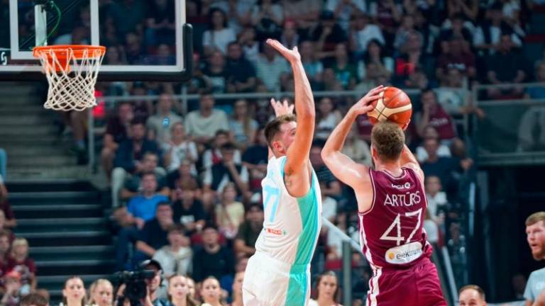 V Rigi poraz Slovenije in poškodba Luke Dončića