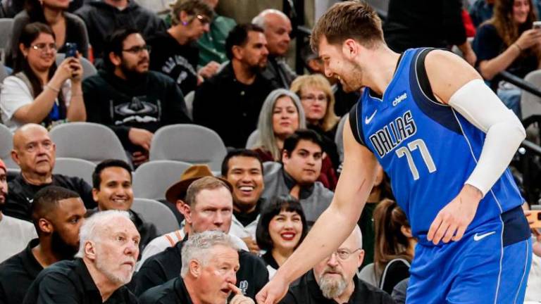 Kljub 21 zgrešenim metom Dončić prispeval nov trojni dvojček