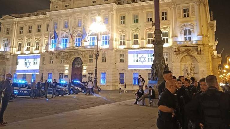 Sinoči na Velikem trgu neavtoriziran shod za Palestino