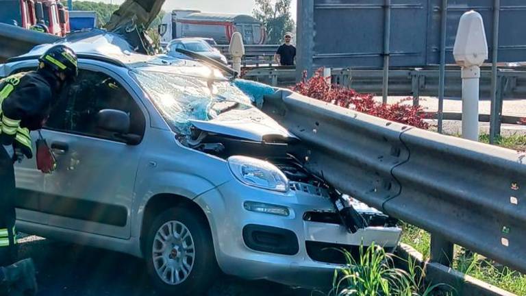 Na avtocesti A4 smrtna nesreča na počivališču