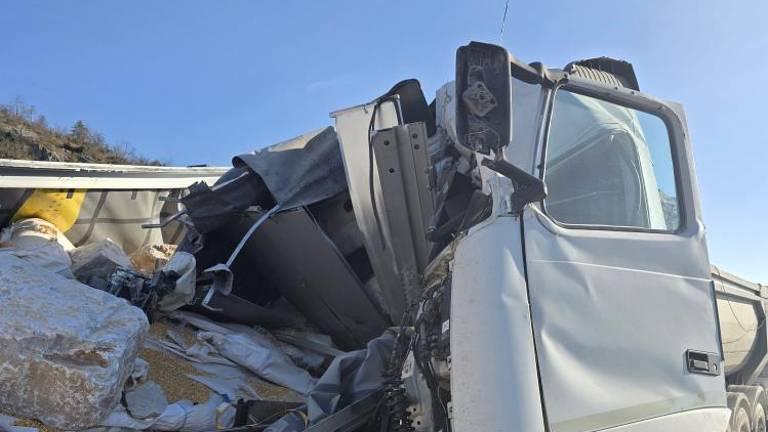 Na avtocesti trčila trojica tovornjakov, zastoj od Proseka do Moščenic