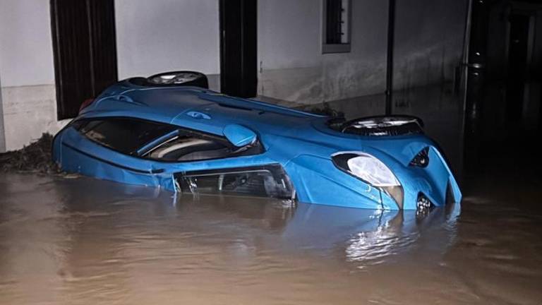 Razdejanje v poplavljeni Versi (VIDEO)