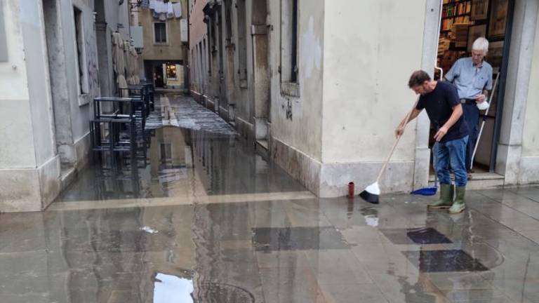 Dež ponovno poplavil Trst (FOTO)