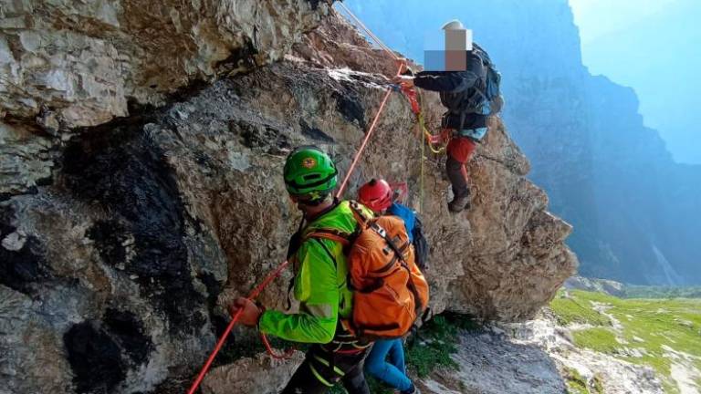 Rešili plezalca, ki sta prespala na gori