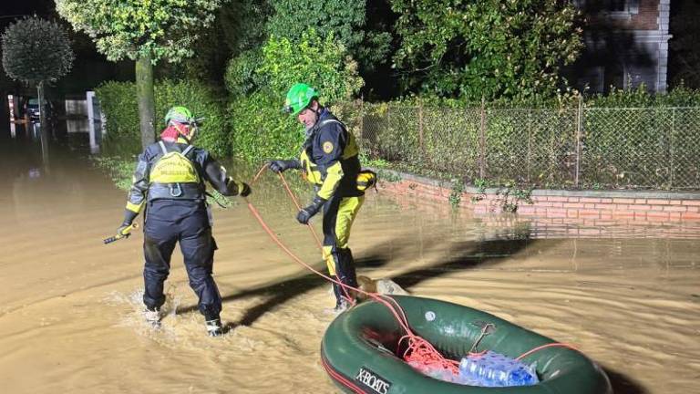 Razdejanje v poplavljeni Versi (VIDEO)