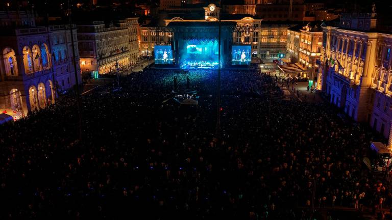 Gorillaz občinstvo popeljali na potovanje skozi 25 let svoje zgodovine