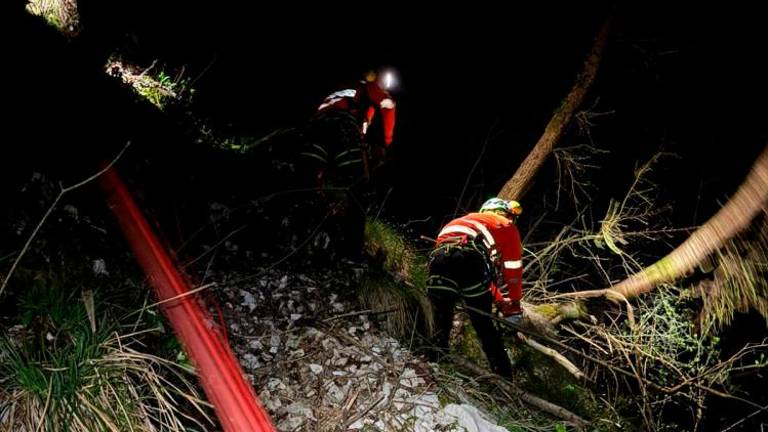 Plezalec zdrsnil v globino dvajsetih metrov