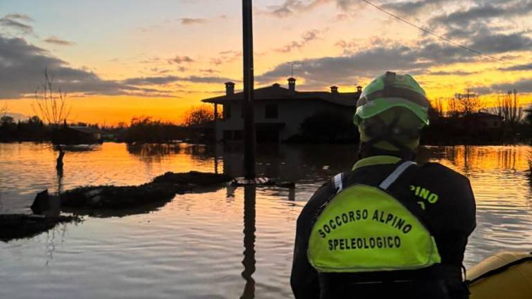 Razdejanje v poplavljeni Versi (VIDEO)