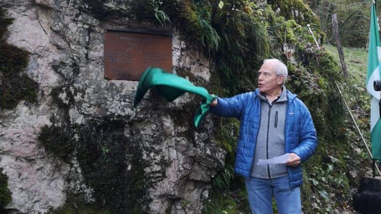 Dvojezični spomin na Nina Paternollija