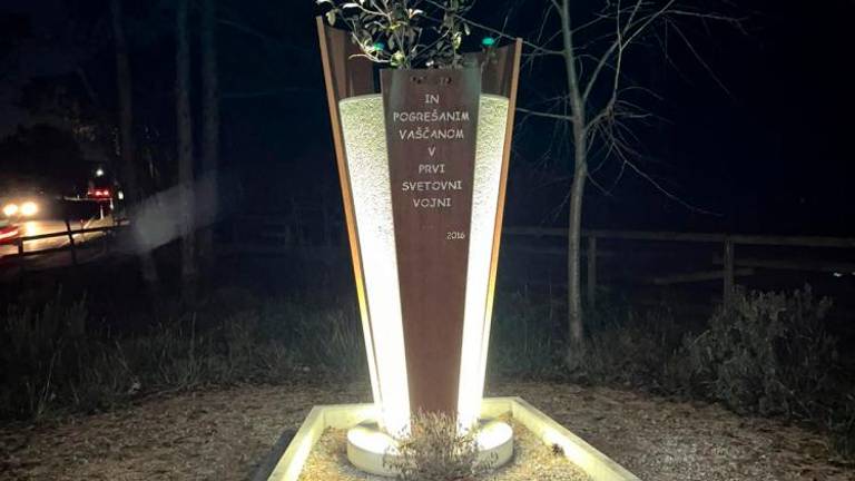 Spomenik bo viden tudi v temi