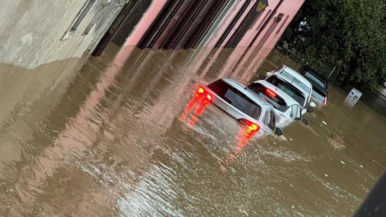 »Smo brez elektrike, k sreči na varnem v prvem nadstropju«