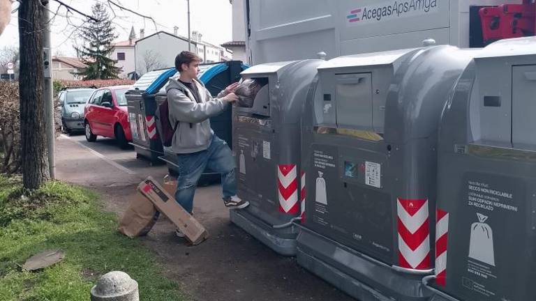 Pol koraka nazaj s pametnimi zabojniki