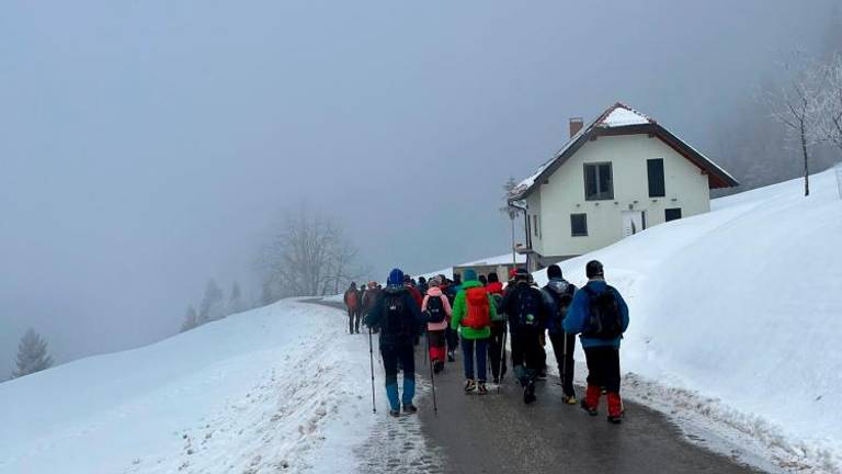 Na pohodu iz Železnikov v Dražgoše je bila petina pohodnikov iz Gorice