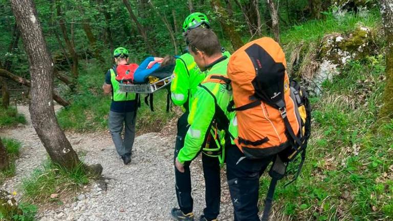 Na stezi prijateljstva reševali pohodnico