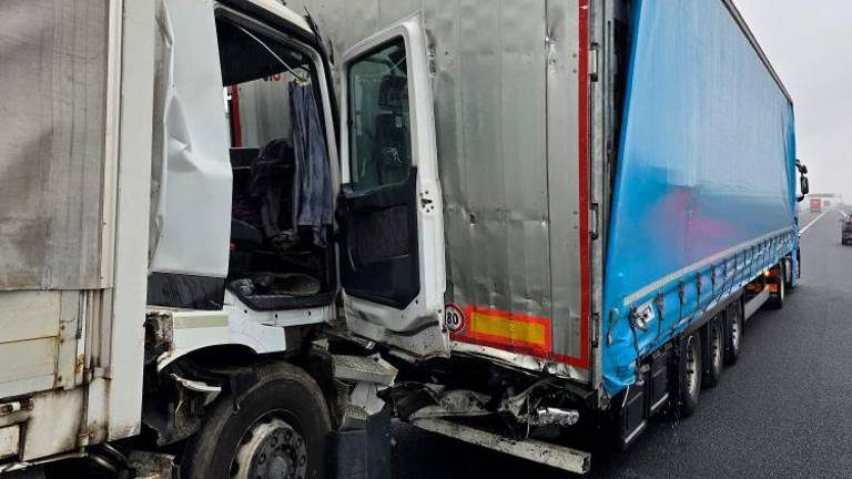 Na avtocesti A4 trčila tovornjaka