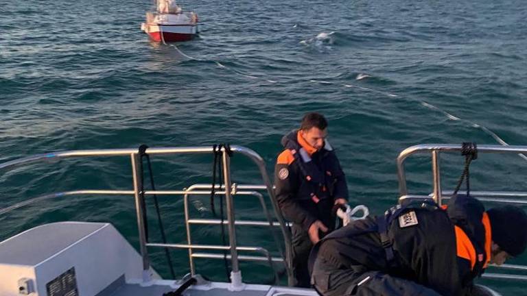 Pred sončnim zatonom rešili moškega na morju