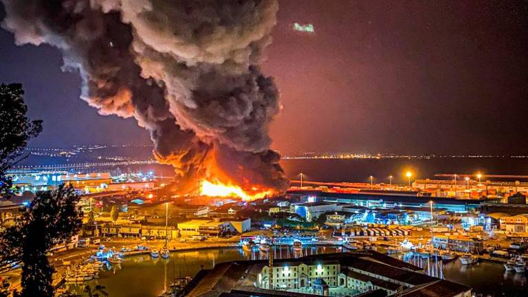 Eksplozije in obsežen požar v Anconi