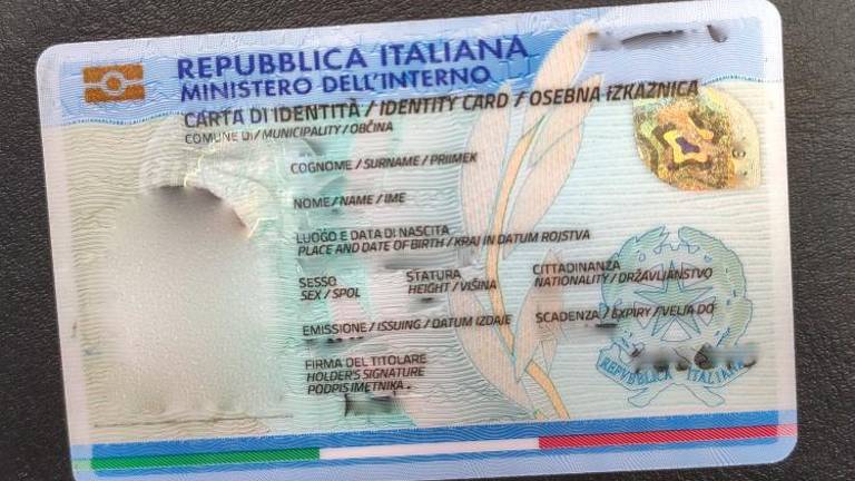 Za 70-letnike in starejše bo osebna izkaznica »večna«