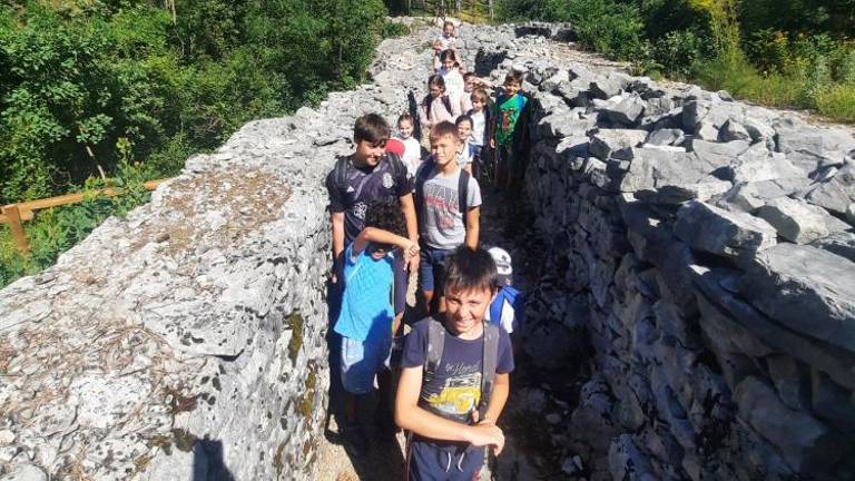 Ob ustvarjalnih vsebinah otroci pozabijo na telefone