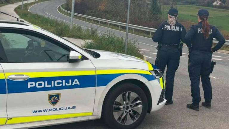Slovenska vlada sprejela sklep za začasen vpoklic pomožnih policistk in policistov