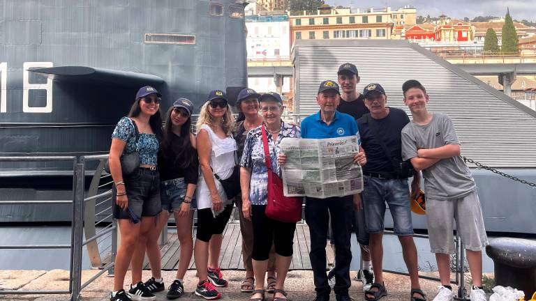 Podmorničar iz Štandreža s svojo družinsko posadko v Genovi, na obisku podmornice (<i>Milovan Lutman</i>)