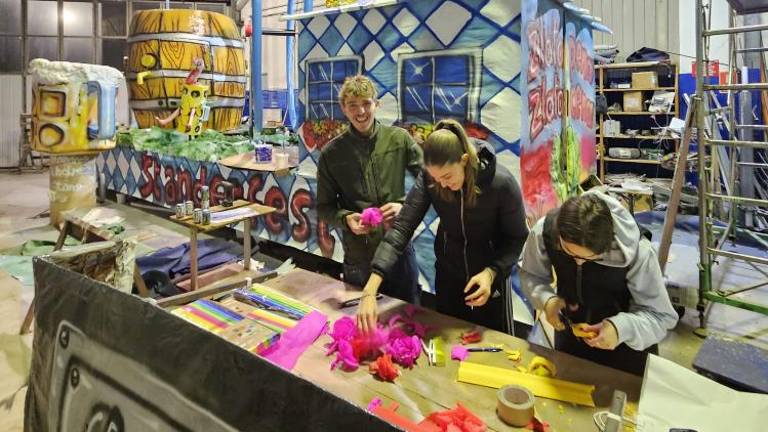 V pustnih delavnicah bo vrelo do konca