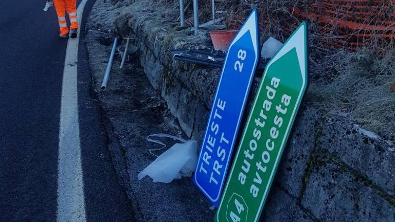 Državna cesta končno dvojezična tudi v Dolu