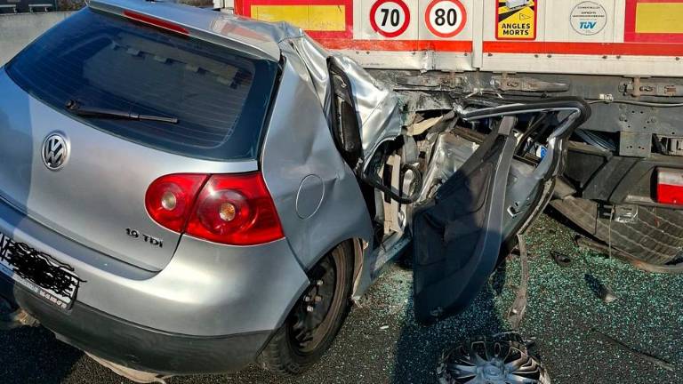 V nesreči na avtocesti A4 umrli dve osebi