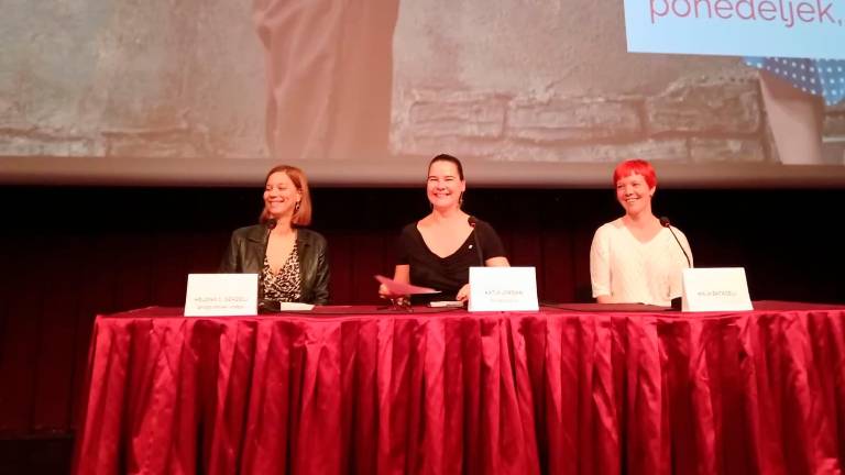 Direktorica Katja Jordan Med Heleno Gerželj (levo) in Majo Batagelj (FOTO JJF)