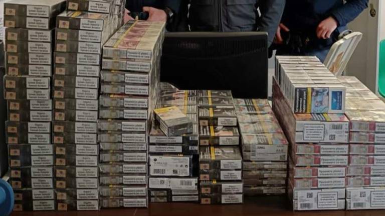 Pretihotapiti so želeli osem kilogramov cigaret