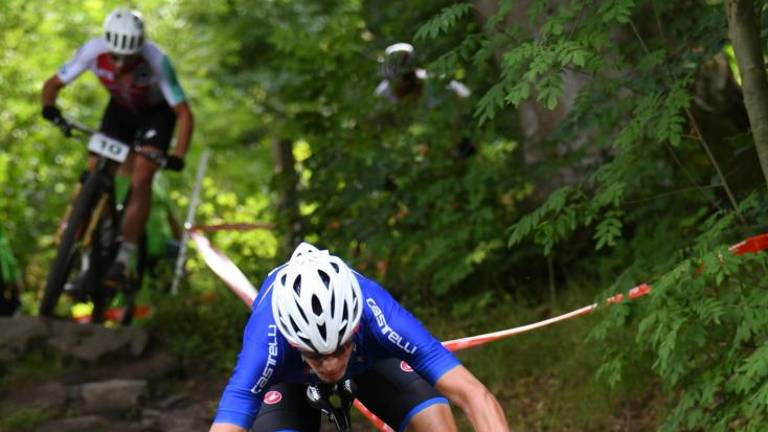 Gorski kolesar se je pri Jamljah poškodoval med tekmo
