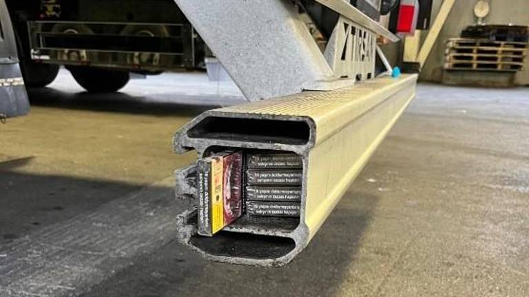 Nemški ovčar Lorgan zavohal 10 kilogramov pretihotapljenih cigaret