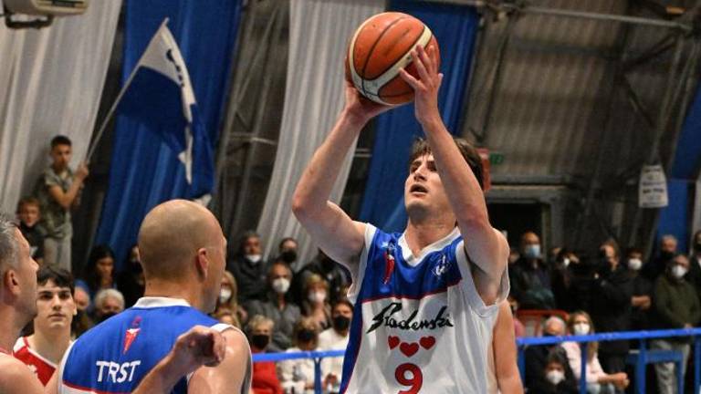 Bor Radenska prebil led